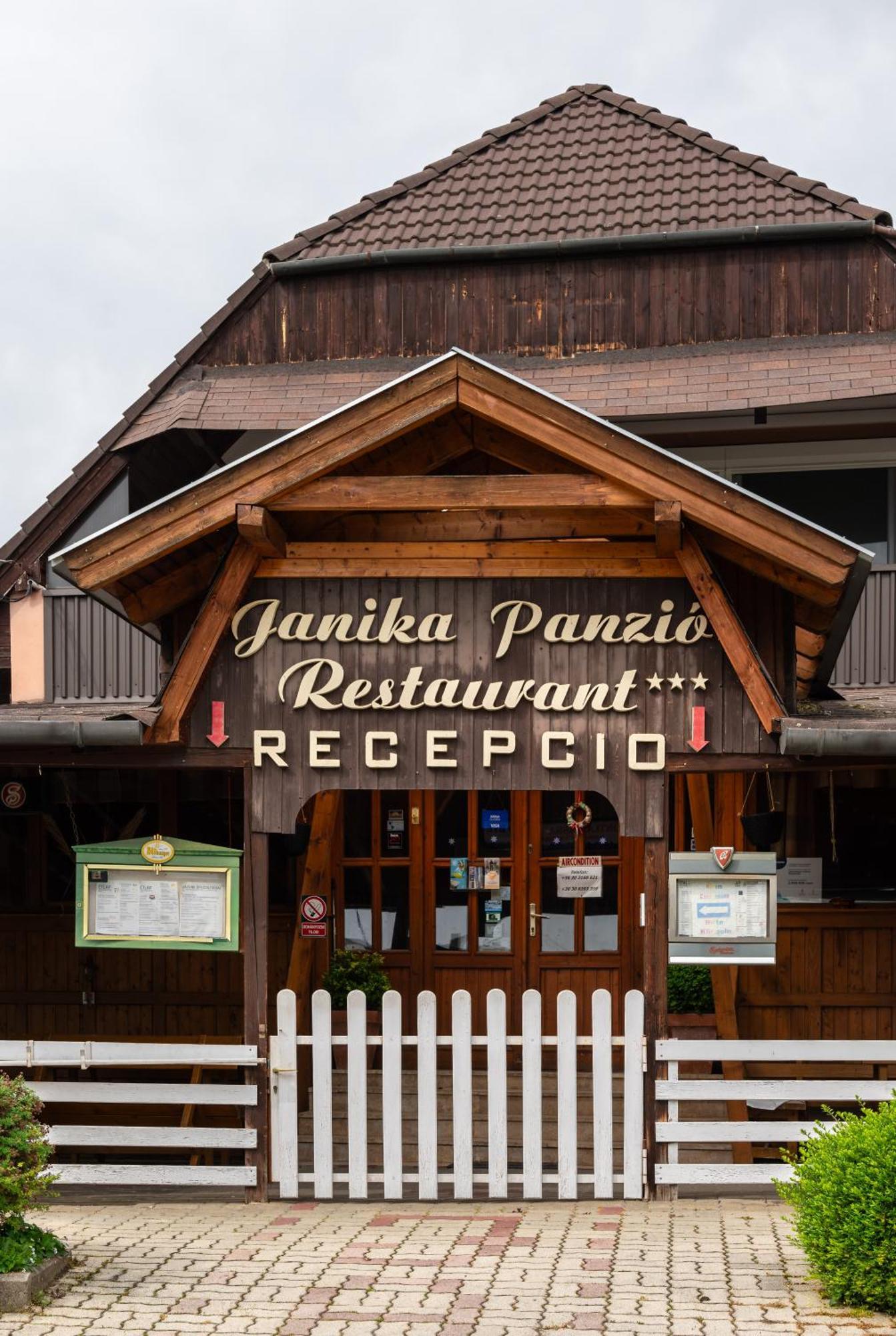 Janika Pension Vonyarcvashegy Exterior foto