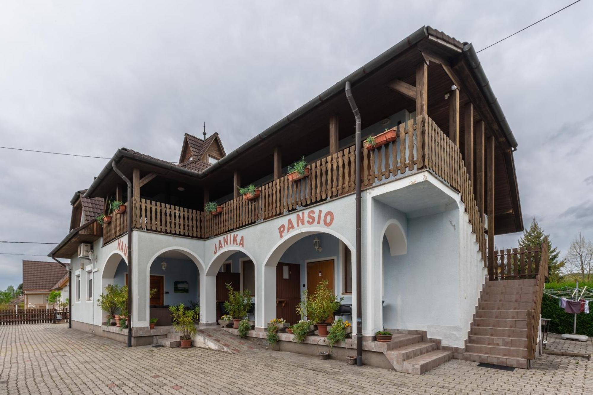 Janika Pension Vonyarcvashegy Exterior foto